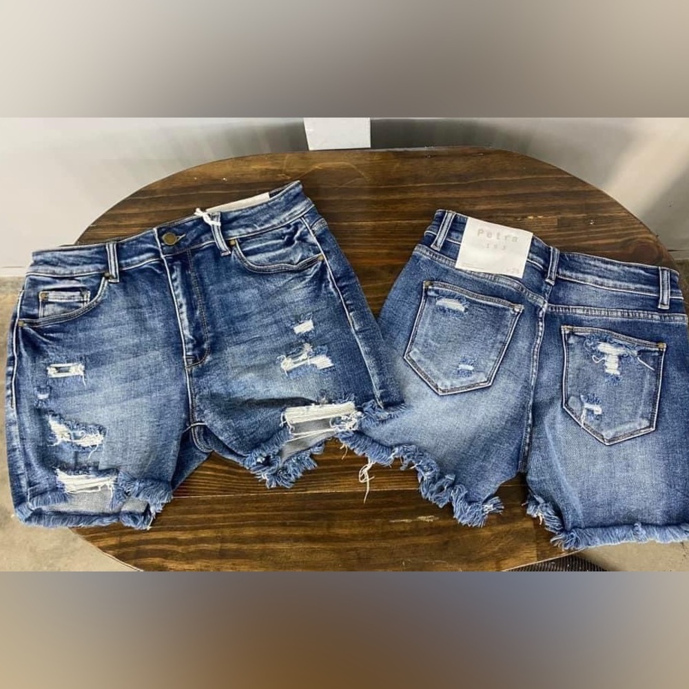Petra 153 shorts size 9/28 NEW!